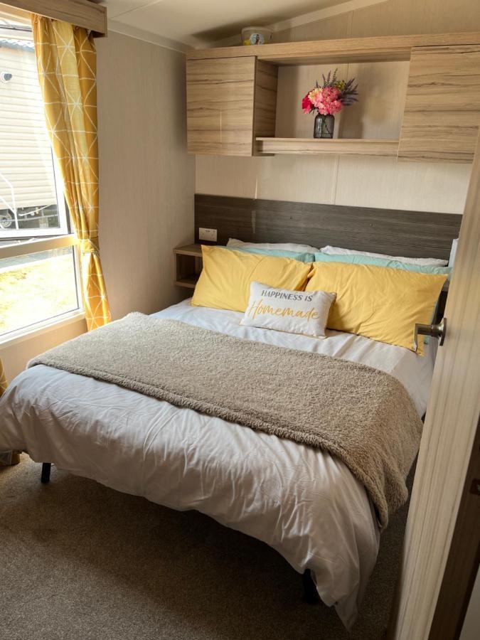Beautiful Caravan In Trecco Bay! 74 Sycomore Бридженд Экстерьер фото